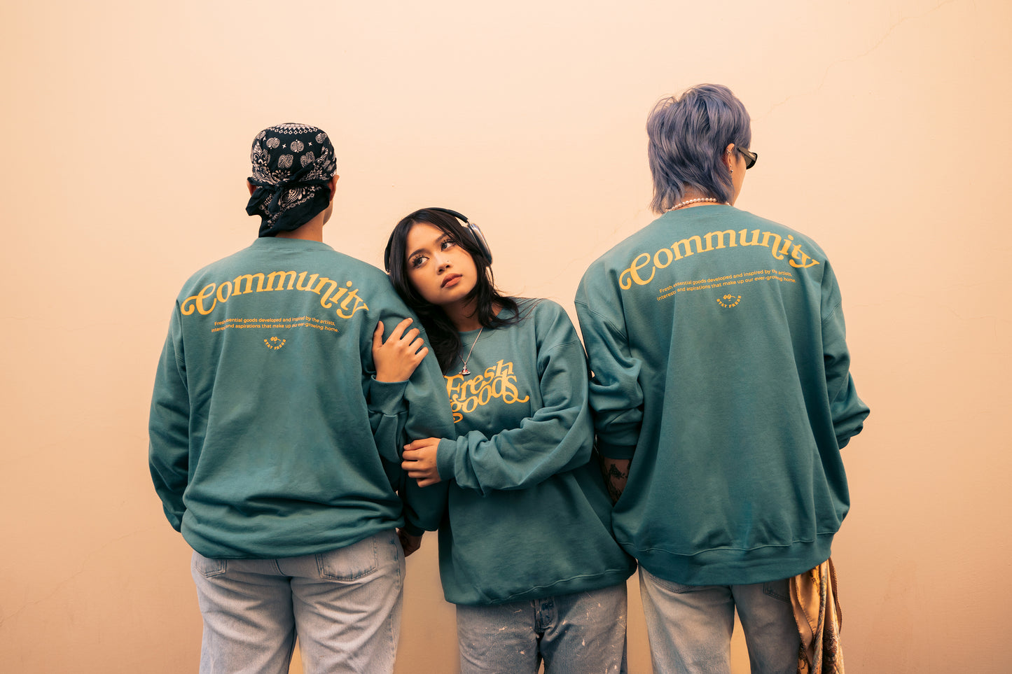 COMMUNITY CREWNECK